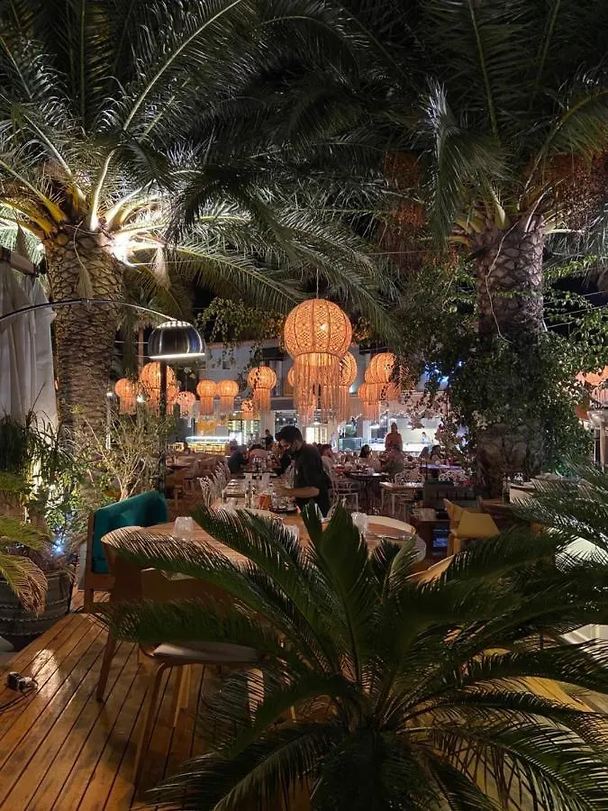 Alaçatı Aura Plus İzmir 2*,